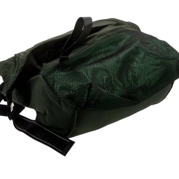 BOTTEGA VENETA
Paper Touch Messenger Bag - Picture 2 of 6